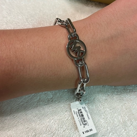 NEW Michael Kors link bracelet. Silver tone. Adjustable two sizes. - Picture 6 of 13